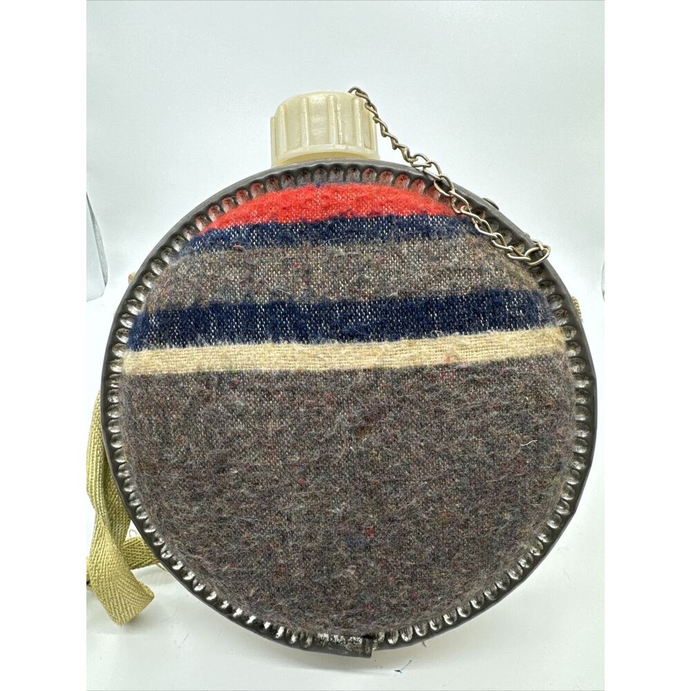 Vintage Western Round Canteen 2 Qt. Wool & Galvanized Metal, Metal cap w/‎ Strap